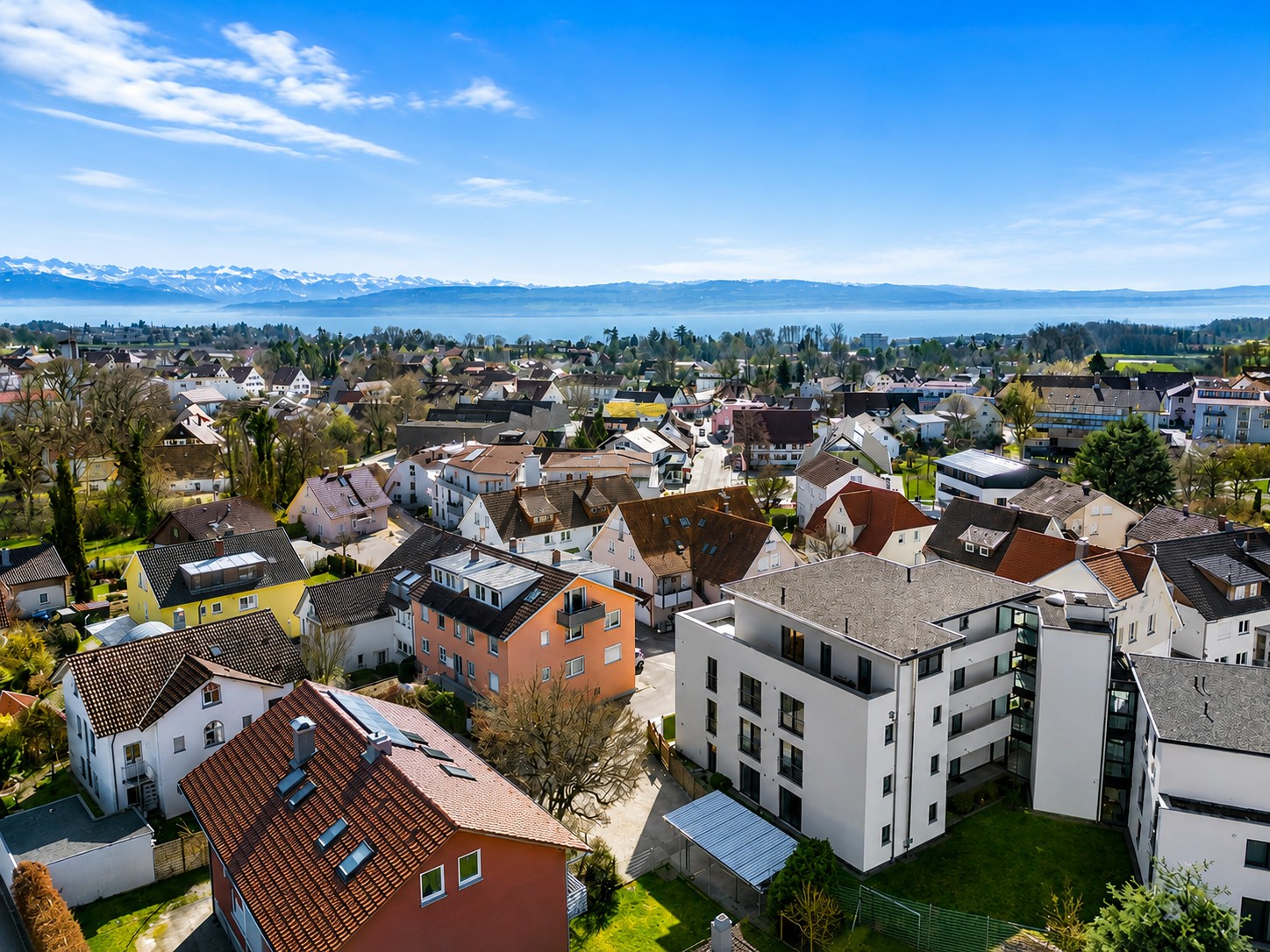 Luftaufnahme Kressbronn am Bodensee mit Alpenkulisse